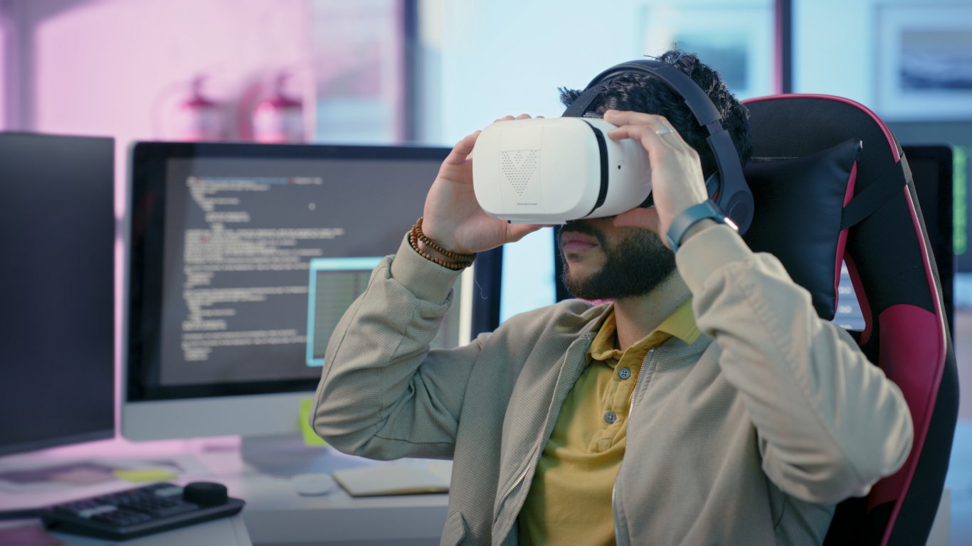 Много обучителни дейности могат да се провеждат във VR среда.