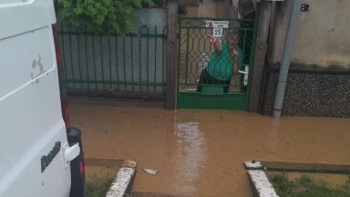 Снимка Община Враца Проливният дъжд е наводнил къщи и пътни