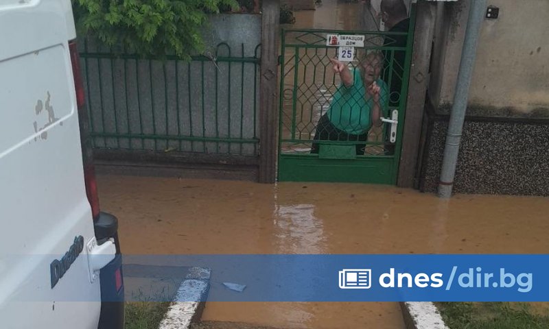 Снимка: Община Враца Проливният дъжд е наводнил къщи и пътни