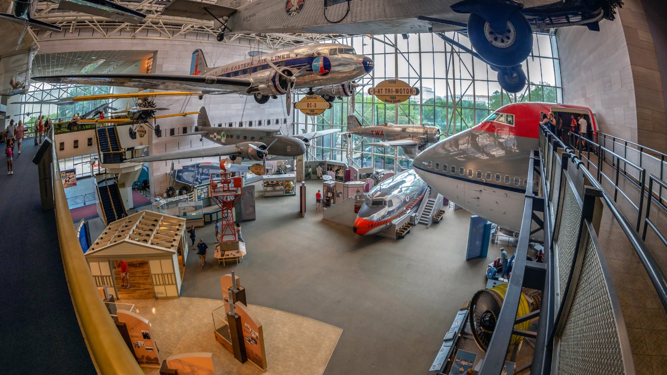 Един пилот разказва за завладяващия дом на авиационните съкровища във Вашингтон