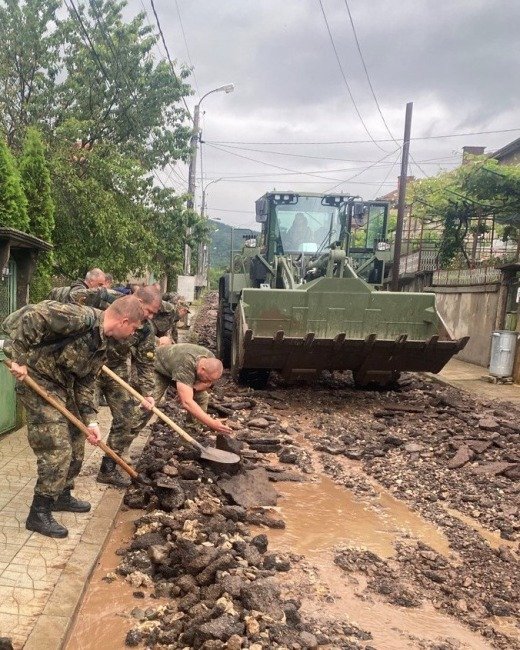 Военни отводняват в Берковица