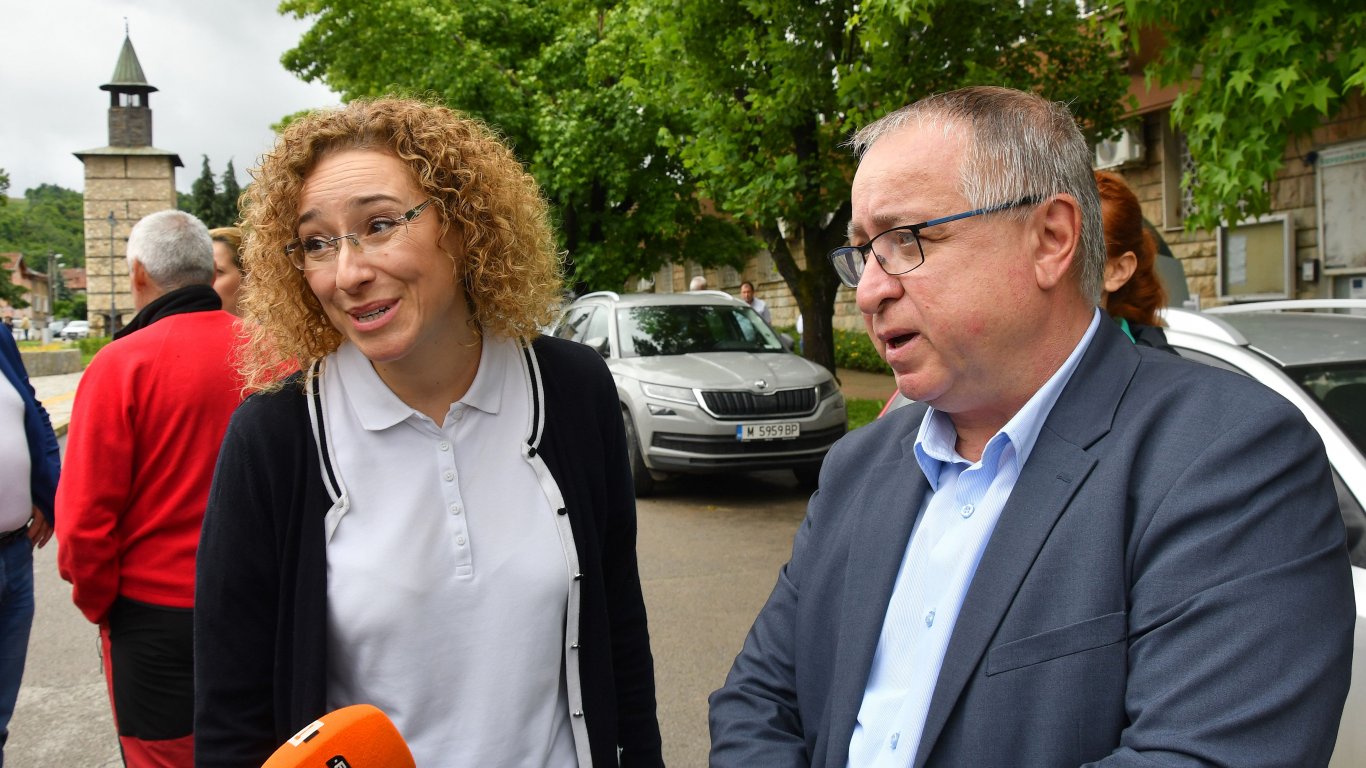 Министърът на труда и социалната политика Иванка Шалапатова и областният управител на Монтана Валери Димитров посетиха Берковица 