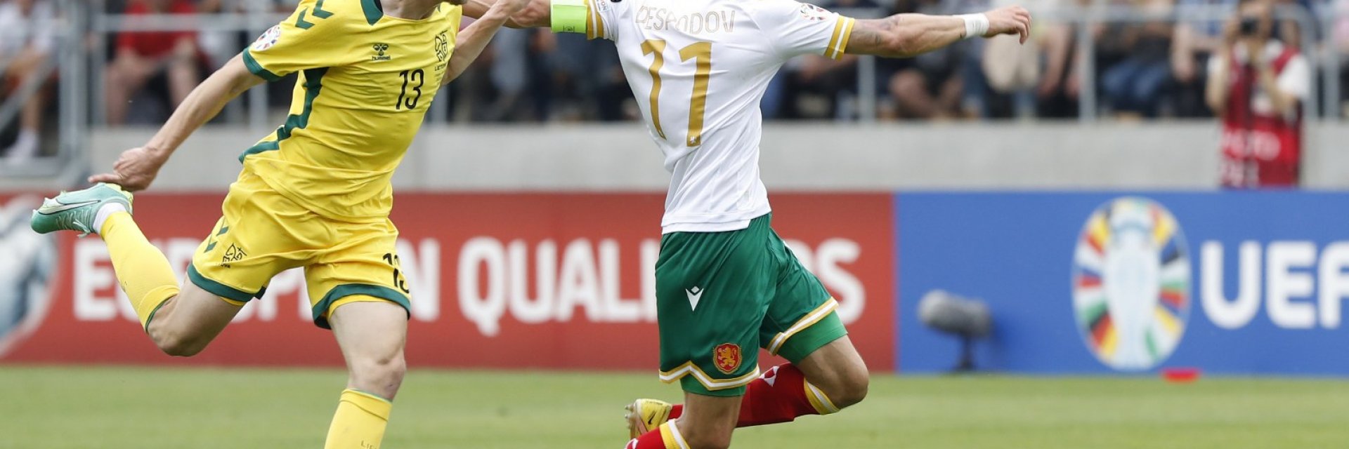 България игра 75 минути с човек повече, но и това не стигна срещу Литва