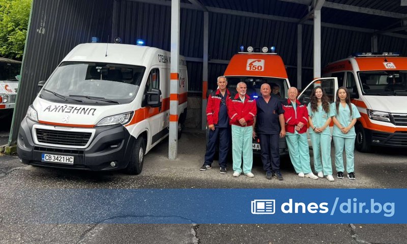 Колеги, спешни медици, от ЦСМП и спешните отделения в страната,