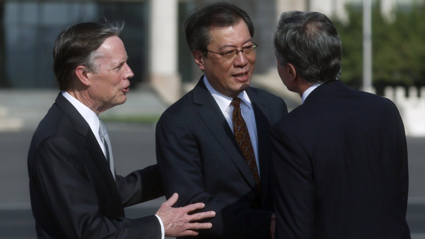 Блинкън пристигна в Пекин на двудневно посещение с цел да снижи напрежението между САЩ и Китай