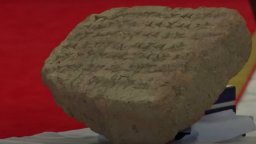 Властите в Ирак показаха официално 2800-годишна каменна клинописна плоча, върната от Италия