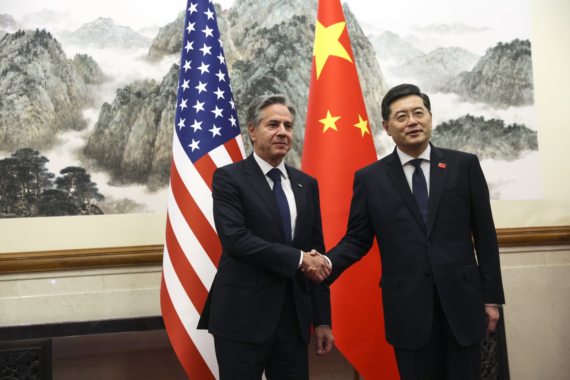 В средата на юни Цин Ган разговаря с американския държавн секретар Антъни Блинкен