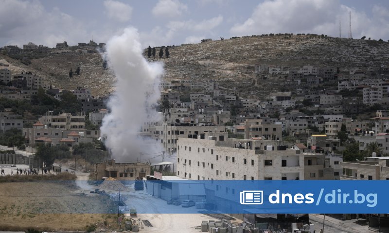 Няколко десетки души също са били ранени, като някои от