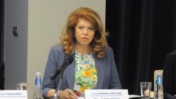 Йотова: Денков ни внушава, че ще взима решения, вицепремиерският пост може да е изтъргуван