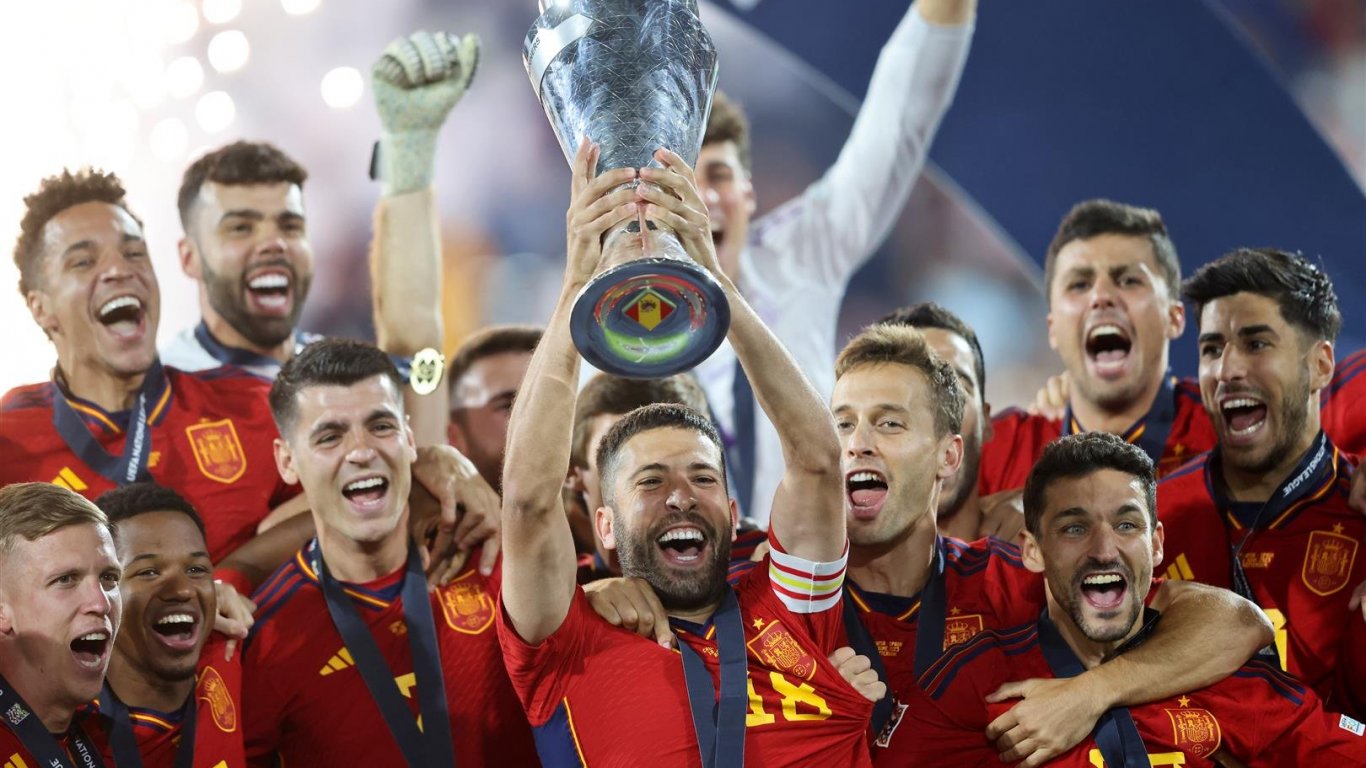 Испания бленува за нова Златна ера във футбола. Има ли обаче основания?