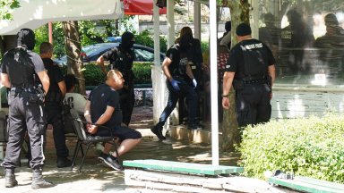 Репортер на медията съобщава за поне трима арестувани на място В