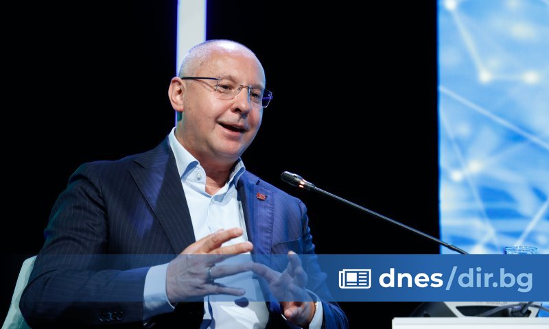 Тя има ясен политически профил - за разлика от всички