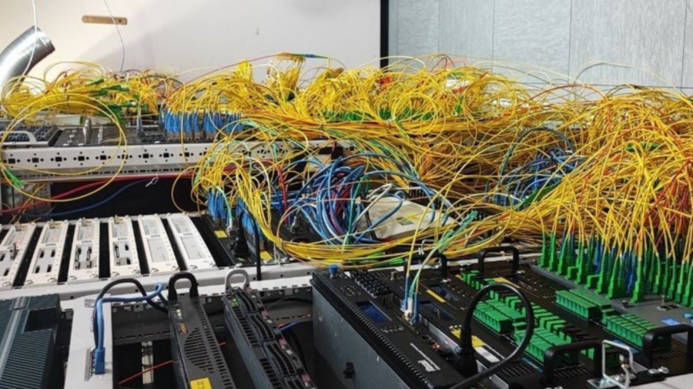 Кибер полицаи разкриха нелегален кабелен оператор в Пловдивско, излъчвал 3 години