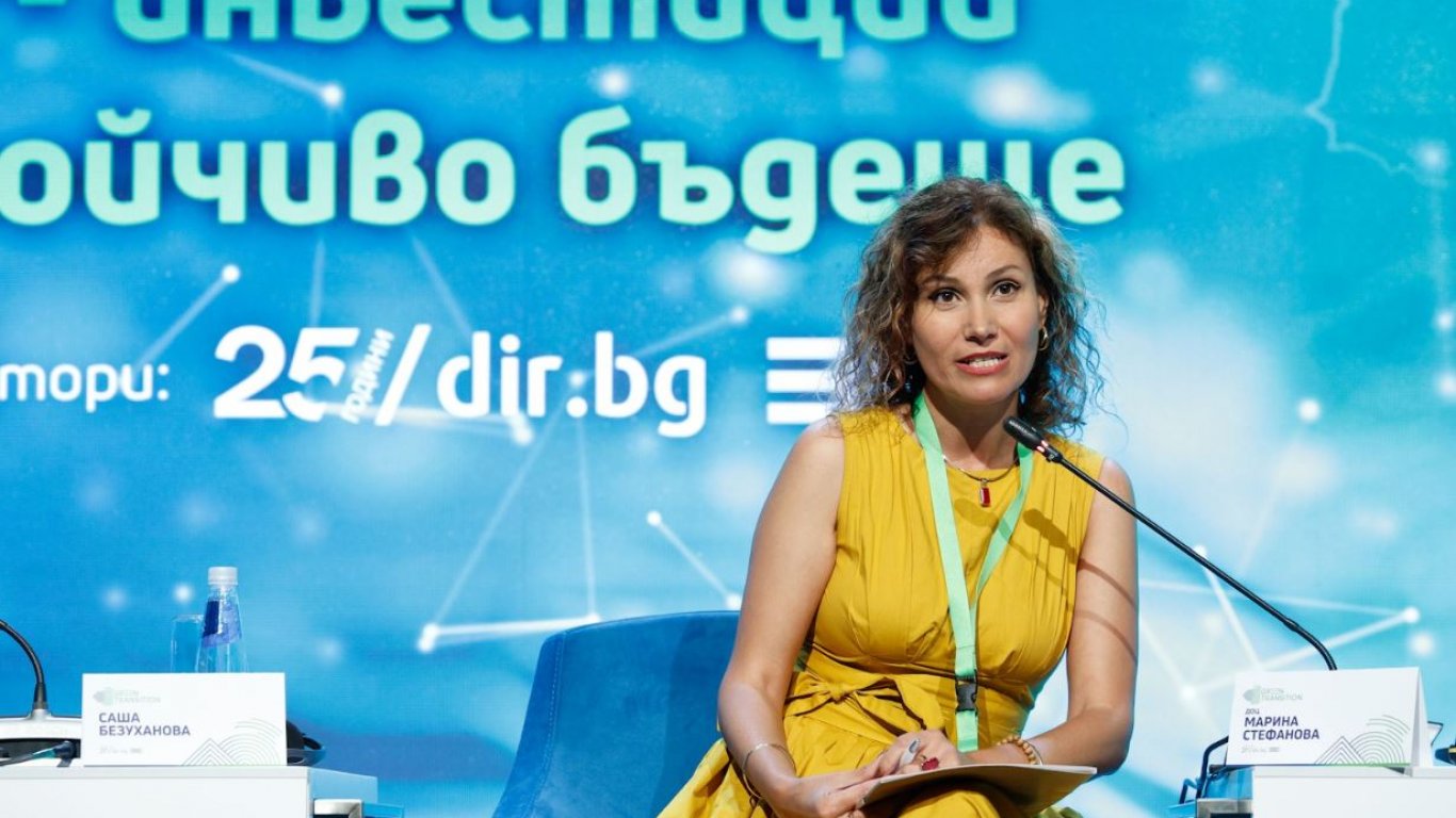 Доц. Марина Стефанова, Директор на програма „Отговорно и устойчиво управление“ в СУ, модератор на панела 