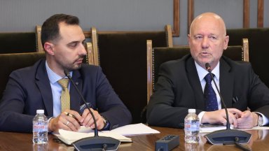 По думите на Богданов в момента военните заводи в България