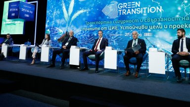 Модератор на сесията Транспортна сигурност и свързаност на страните от Централна