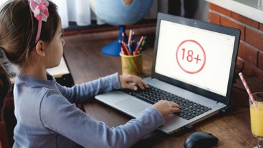 Тревожен рекорд: Вече и 9-годишните с профили в социалната мрежа