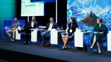 Всички снимки Модератор на сесията Агритех за устойчиво развитие на