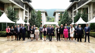 Домакини на дискусията с ръководителите на европейските дипломатически представителства бяха