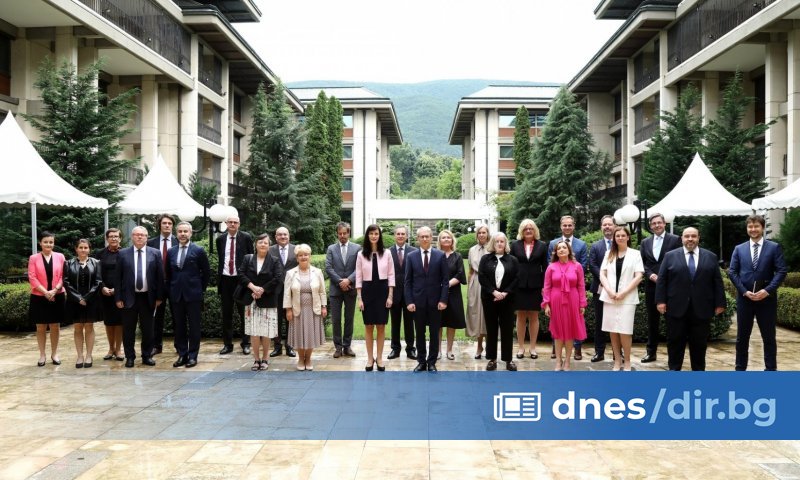 Домакини на дискусията с ръководителите на европейските дипломатически представителства бяха