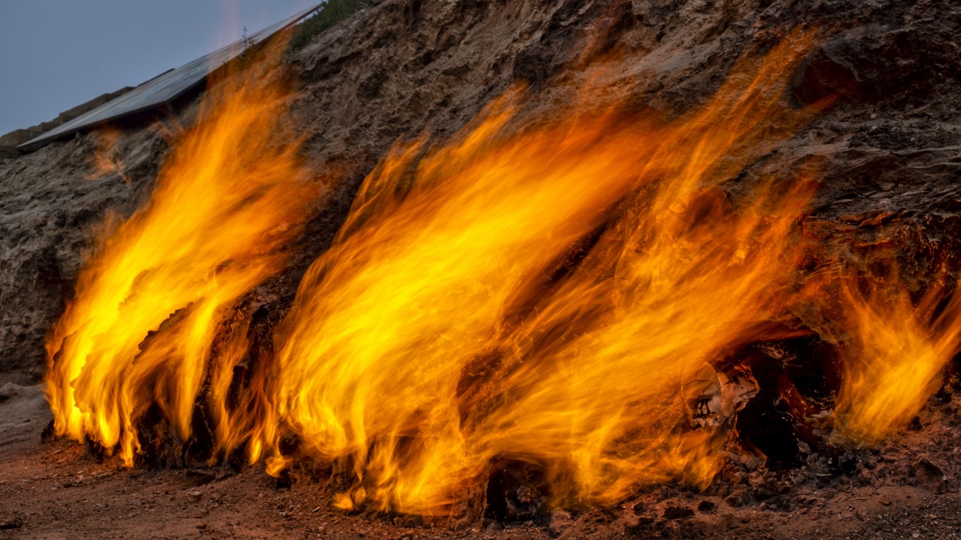 Огънят, който гори от 4000 години и никога не е угасвал (видео)