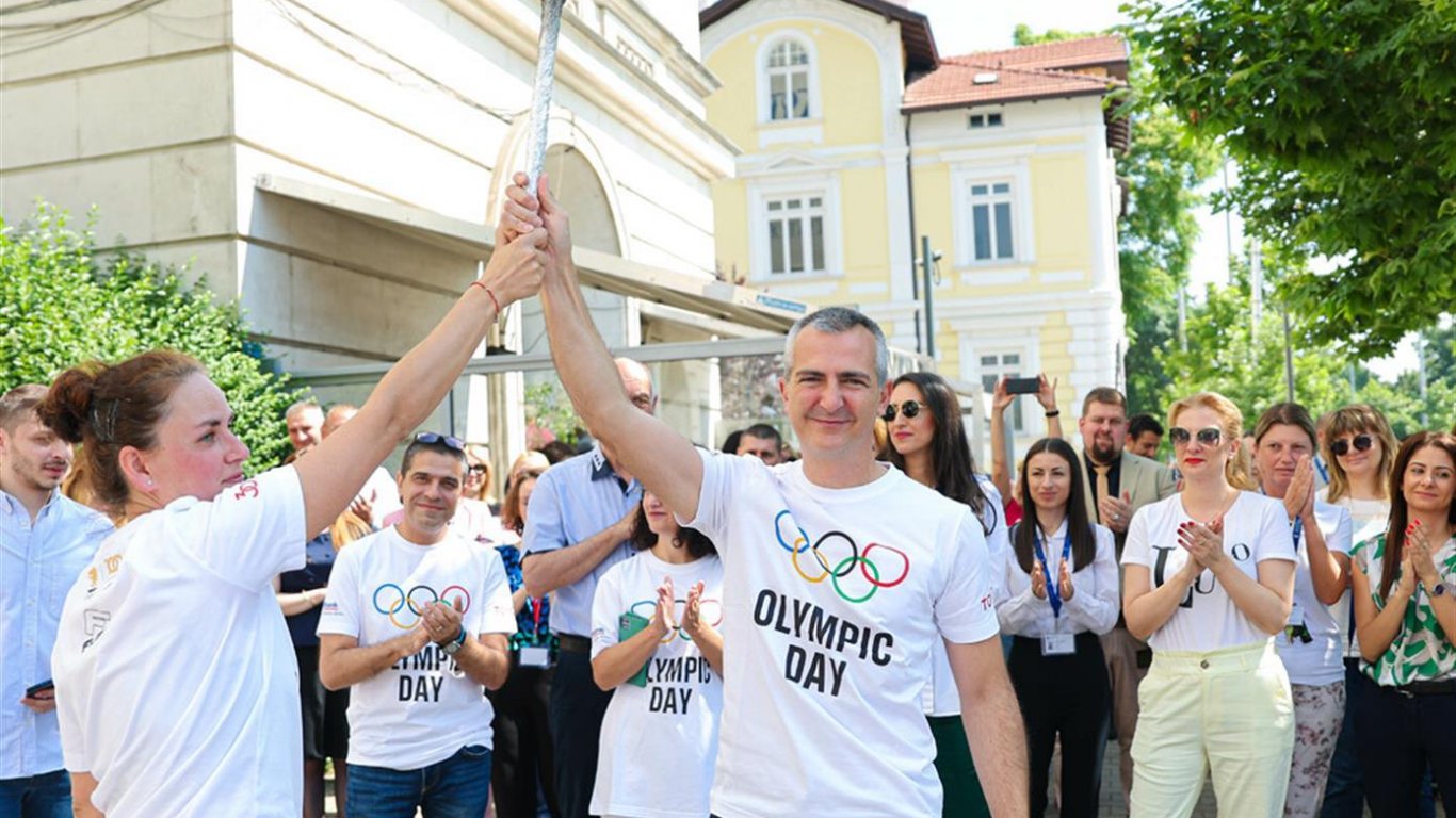 Министърът на спорта: Ще търсим отговорност за липсата на публика на България - Унгария