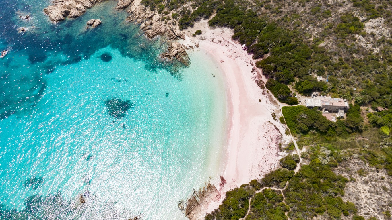 3 500 евро глоба, ако стъпите на този плаж в Италия (видео)