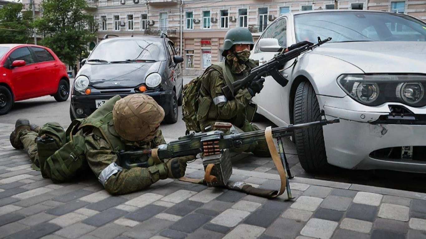 ЧВК "Вагнер" предаде оръжието си на руската армия