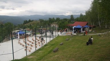 Паркът е изграден върху собствен имот на Васил Байрактаров и