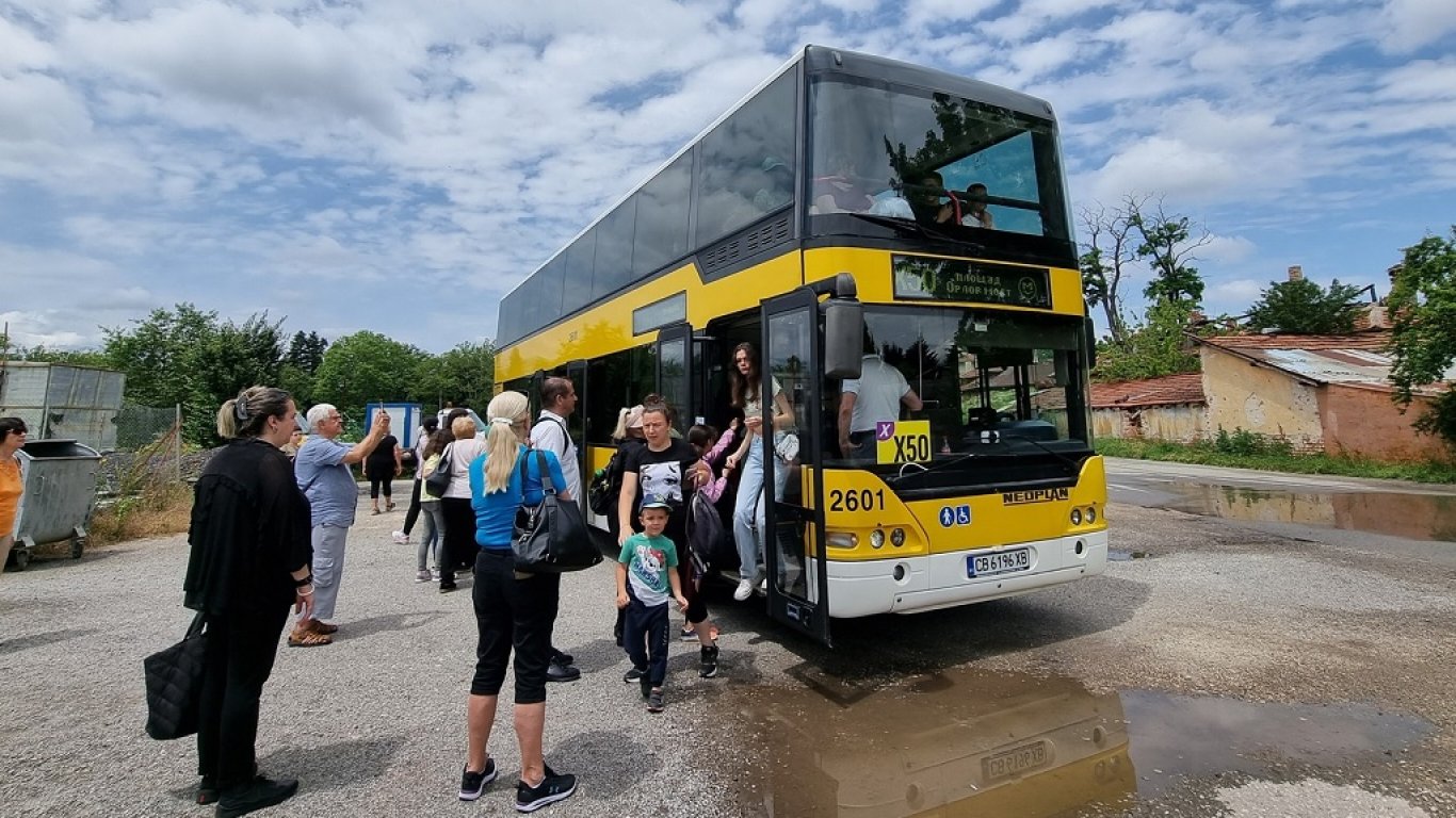 В София вече се движи двуетажен автобус до парк „Вранa“