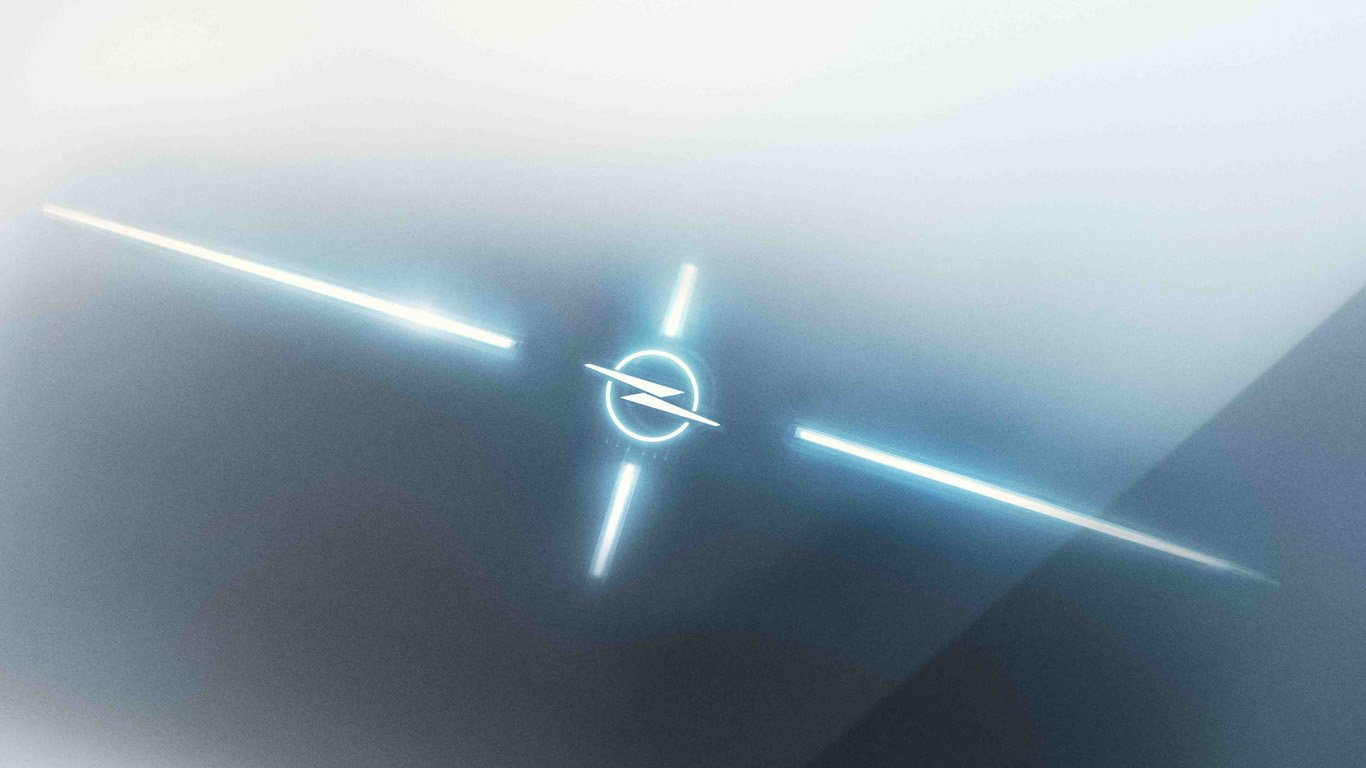 Opel сменя емблемата си