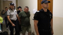 Оставиха в ареста Сейхан Ахмед, превозвал дрогиран 72-ма мигранти