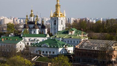 Три сгради включително резиденцията на главата на Украинската православна църква
