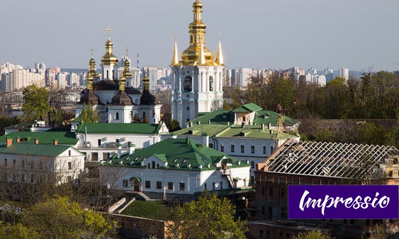 Три сгради, включително резиденцията на главата на Украинската православна църква,