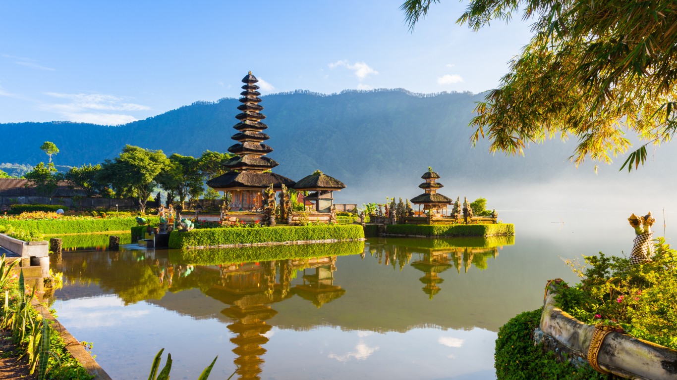 Метро ще облекчава задръстванията на летището в Бали