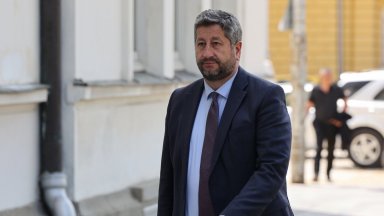 Василев и Денков не направиха коментари пред медиите преди срещата На