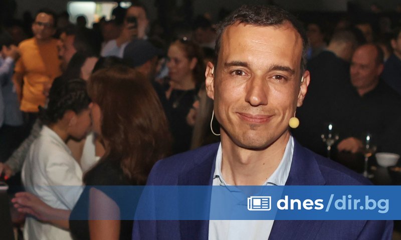 Васил Терзиев е роден на 9 юни 1978 г., завършил