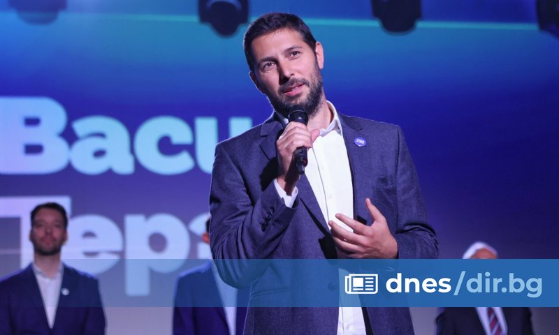 Той и екипът му участваха в създаването на управленската програма