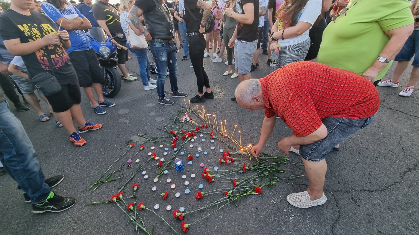 След смъртта на моторист в Стара Загора: Граждани блокираха пътя, искат кръгово движение