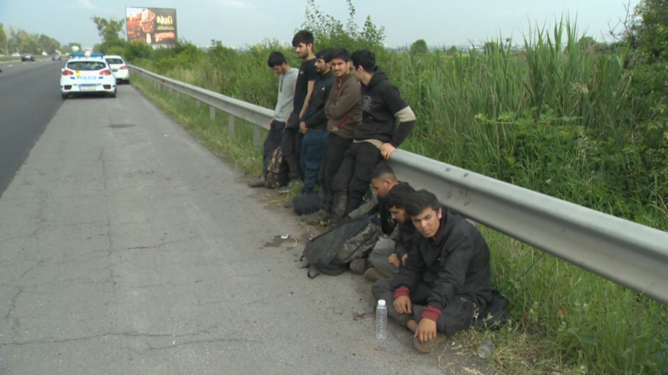 Заловиха десетки нелегални мигранти в София, 40 от тях при влизане в града