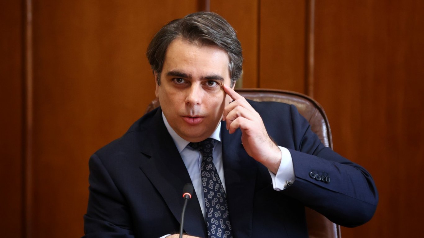 Асен Василев представи бюджета за 2023 г.: на какво залага в прогнозата си министърът