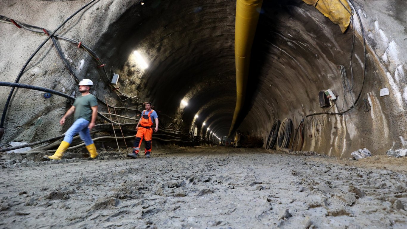 Строителството на третата линия на метрото върви в срок, до края на 2025 г. трябва да е готова 