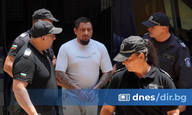 Мъжът е обвинен, че в нощта срещу 24 декември м.