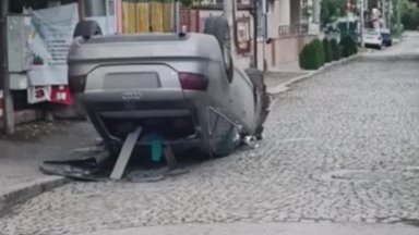 25 годишен шофьор е карал с много висока скорост в насрещното