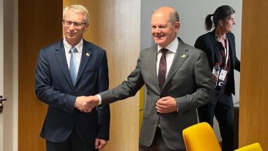 За намерението му да покани специалисти от нидерландските и австрийските