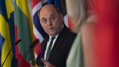 На пресконференция в Централен Лондон министърът каза че Великобритания продължава