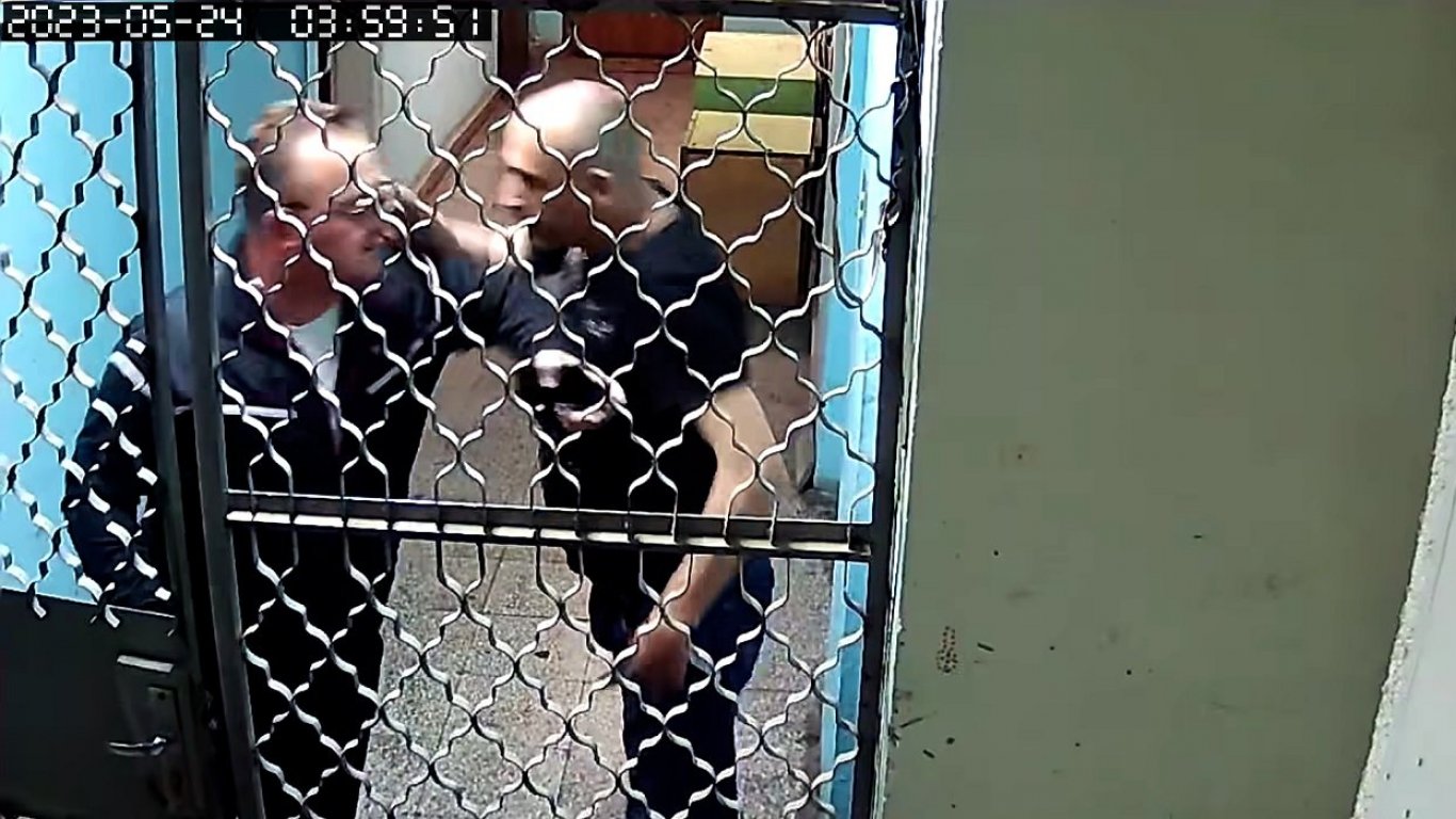 Съсед извади пистолет при скандал в жилищен блок в "Люлин" (видео) 