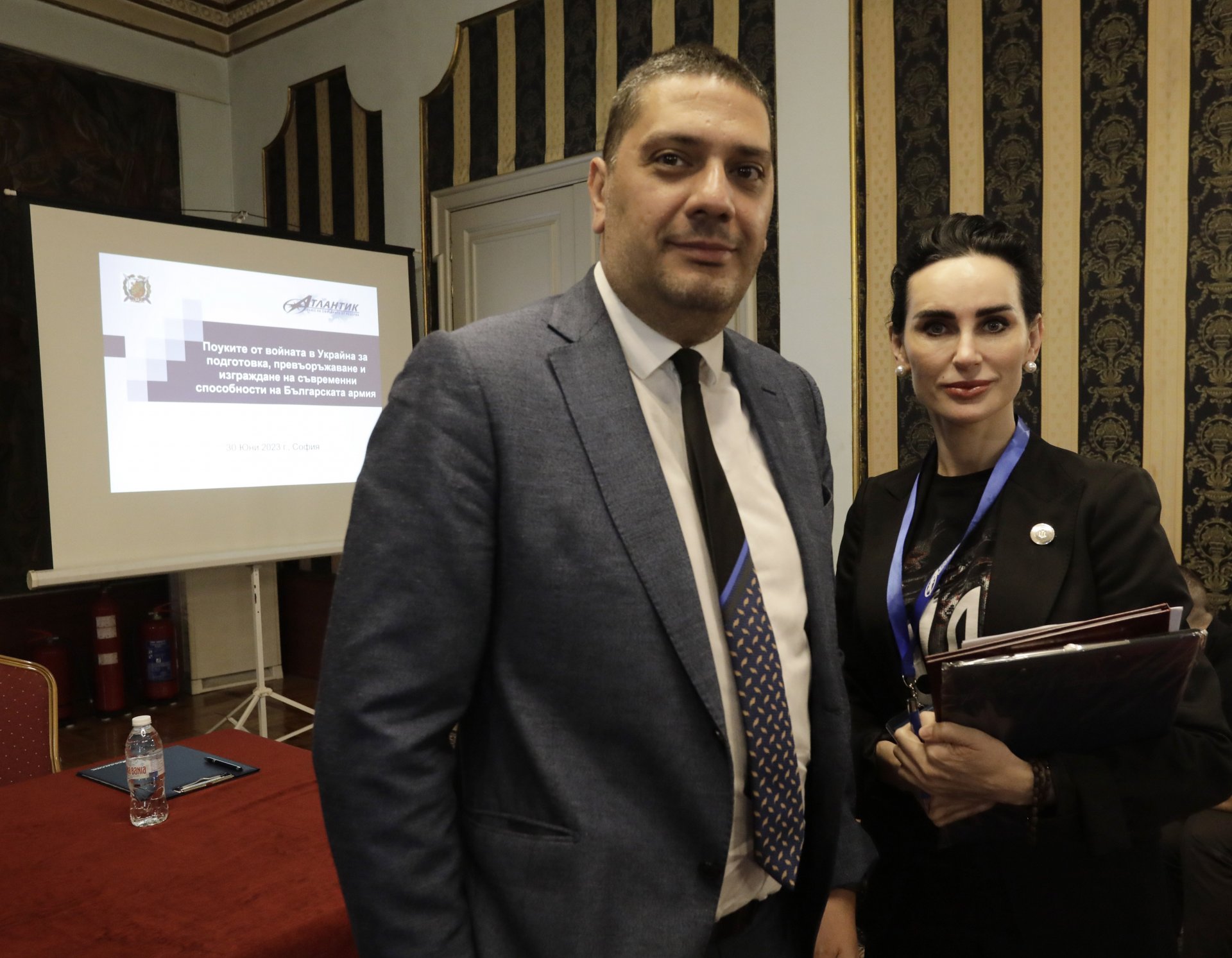 Председателят на комисията по отбрана към 49-то НС Христо Гаджев и посланичката Олеся Илашчук