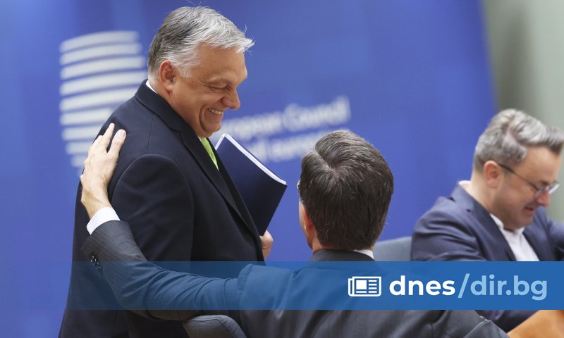 Орбан, който говори в кулоарите на срещата на върха на