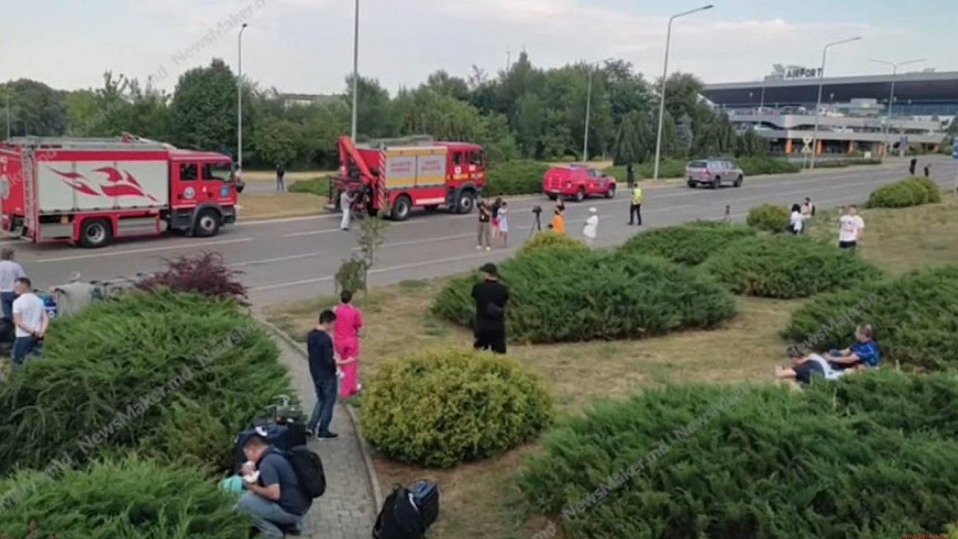 Мъж стреля на летището в Кишинев, държа заложници, уби двама